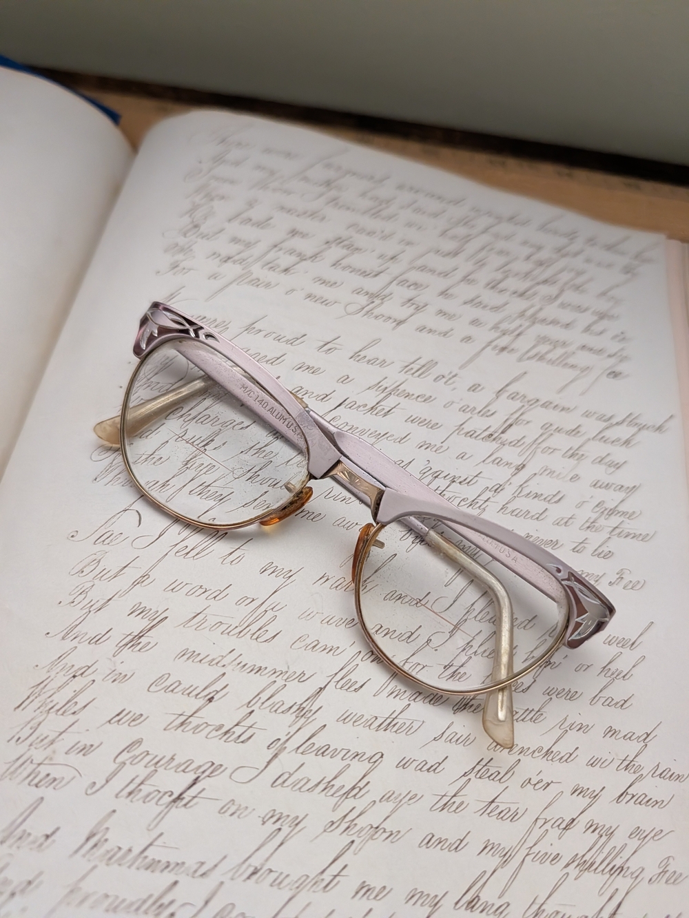 Classic Women's Metal Frame Eyeglasses in Light Pink and Gold - Unbranded